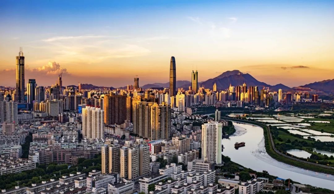 《深圳移动手机资费一览表下载，轻松对比各大套餐》(深圳移动资费套餐一览表2020)