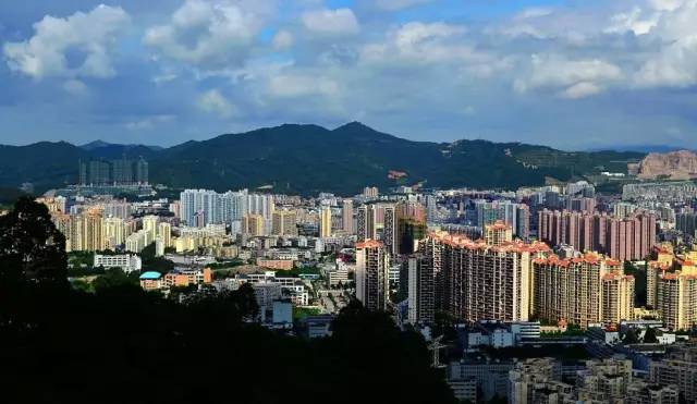 深圳手机靓号回收价格查询：最新市场行情与回收指南(深圳手机号码出售网)